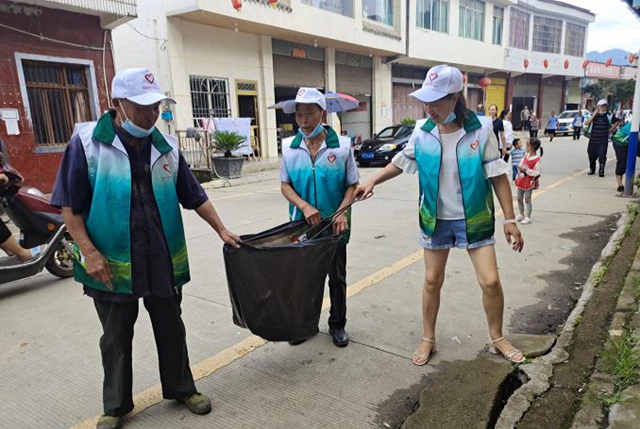 叙永县麻城镇“五老”携手 青少年率先加入生态环保志愿者服务队(图2)