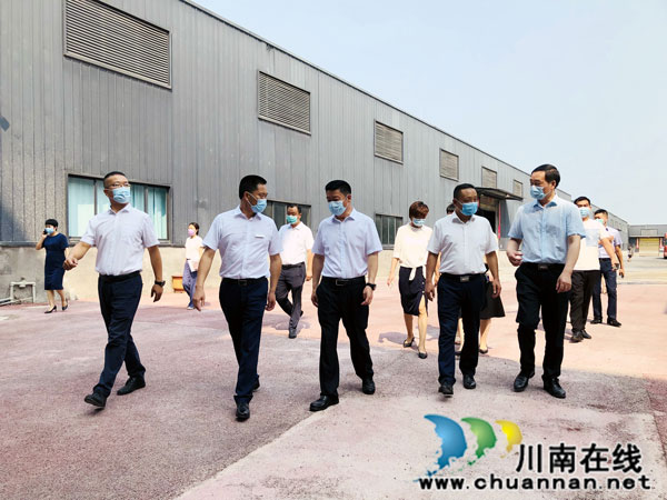 付小平到泸州民建会员企业时为节能科技有限公司调研(图1)