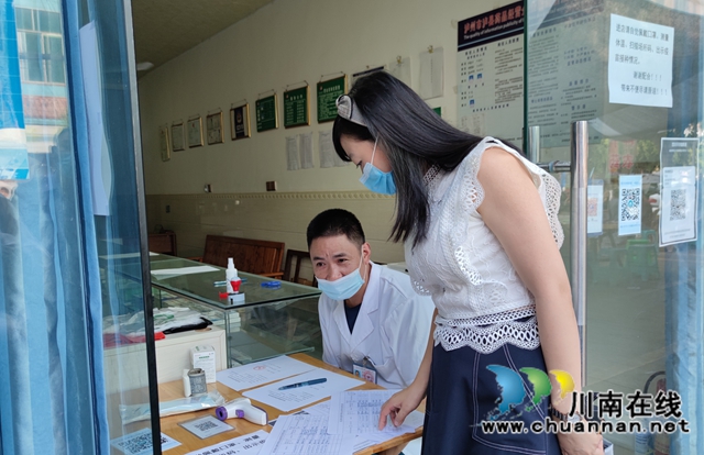 泸县海潮镇：开展疫情防控督查，筑牢疫情“防护墙”(图1)