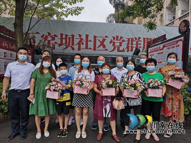 江阳区华阳街道开展诗情花意•浪漫七夕”主题活动(图1)