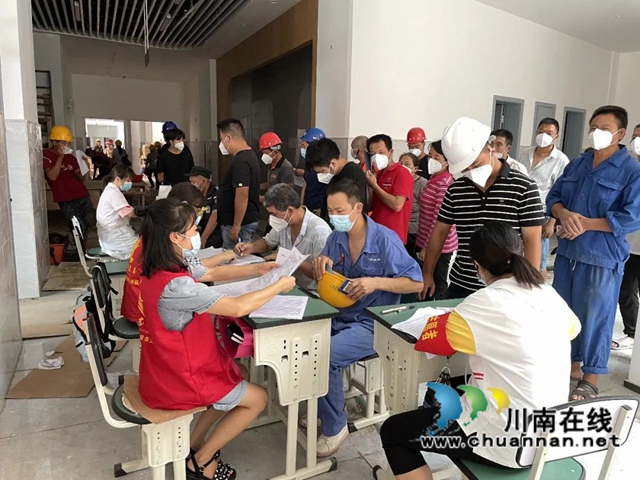 龙马潭区鱼塘街道：疫苗接种走进龙马高中，共筑工地人群免疫屏障(图3)