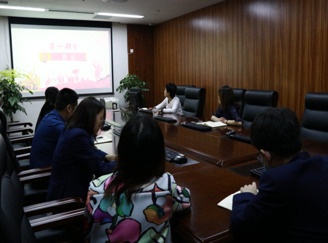泸州国家高新区审批局党支部开展党史分享教育“小课堂”(图1)