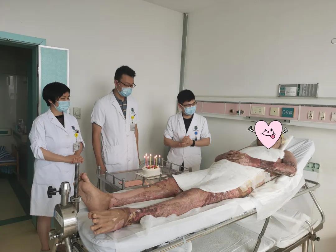 身在异乡“捡回一条命”的他 度过了最难忘的一次生日(图3)