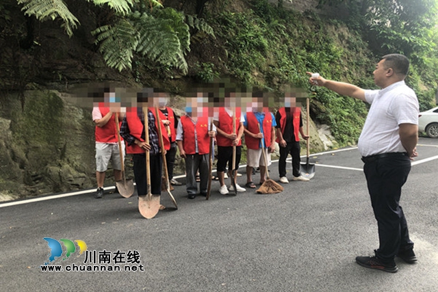 合江县凤鸣司法所组织矫正对象参加公益劳动(图1)