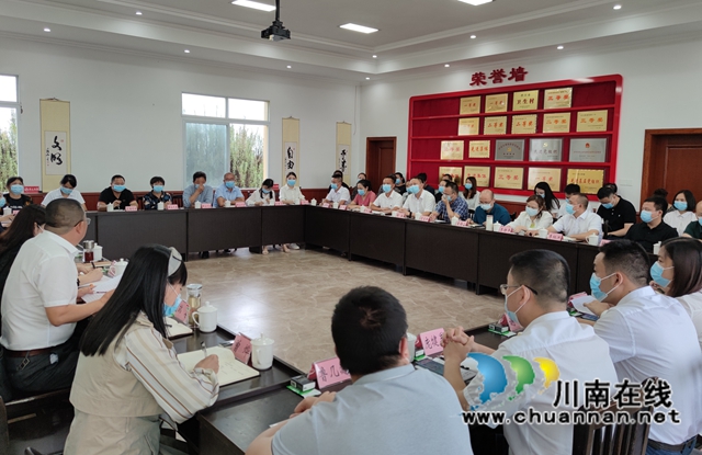 泸县政协跨区开通农村公交协商会在海潮镇召开(图5)
