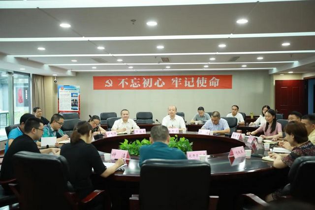 泸州中院民二庭到龙马潭法院专题指导民商事审判工作(图2) 泸州中院民二庭到龙马潭法院专题指导民商事审判工作(图2)