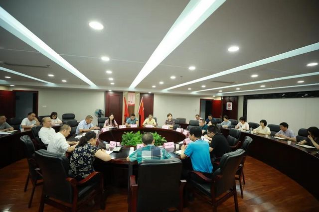 泸州中院民二庭到龙马潭法院专题指导民商事审判工作(图3) 泸州中院民二庭到龙马潭法院专题指导民商事审判工作(图3)
