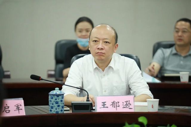 泸州中院民二庭到龙马潭法院专题指导民商事审判工作(图6) 泸州中院民二庭到龙马潭法院专题指导民商事审判工作(图6)