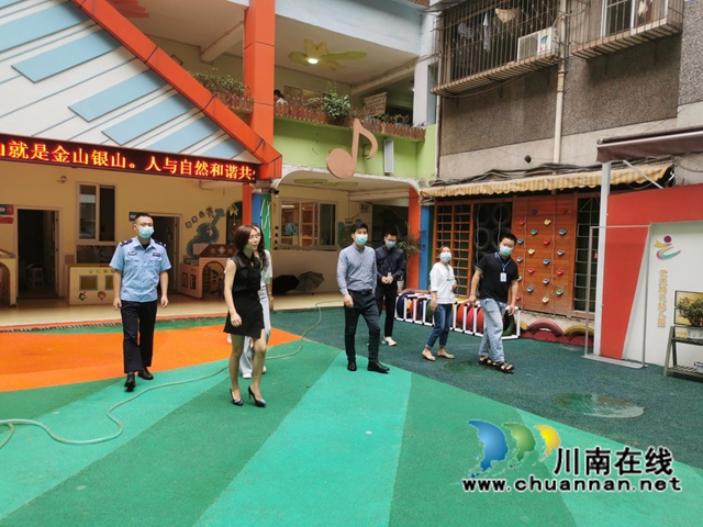 江阳区北城街道“开学季”开展校园周边安全检查(图1)