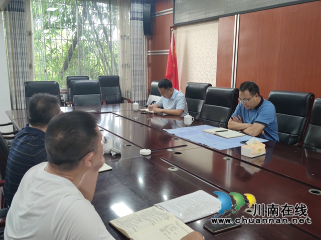 吕先到泸县百和镇调研两项改革“后半篇”文章工作(图1) 吕先到泸县百和镇调研两项改革“后半篇”文章工作(图1)