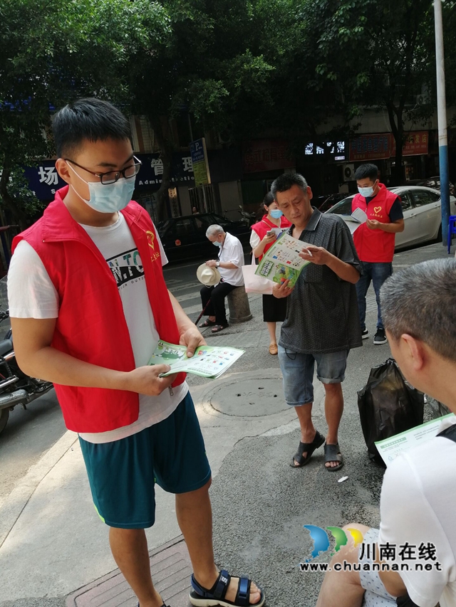 龙马潭区小市街道上大街社区开展垃圾分类宣传活动(图1)