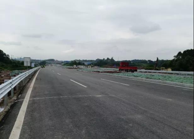 8分钟跑完全程!宜庆路连接线主线全幅通车(图2) 8分钟跑完全程!宜庆路连接线主线全幅通车(图2)