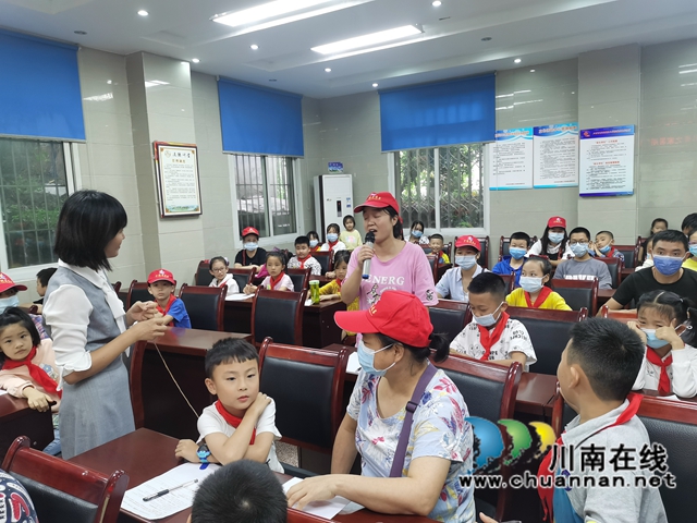 龙马潭区小市街道合道街社区家长学校开展亲子沟通健康知识讲座(图2)