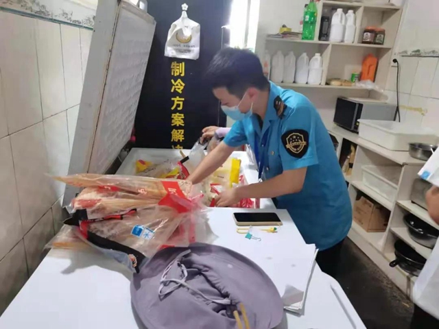 古蔺县查处3起未进入进口冷链食品集中监管仓进行消毒和检测案(图3)