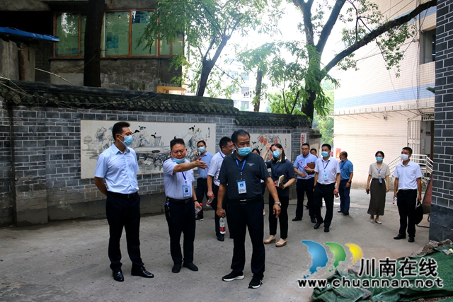 合江县领导到合江中学检查指导开学工作(图4)