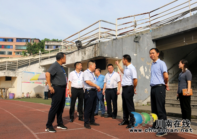 合江县领导到合江中学检查指导开学工作(图2)