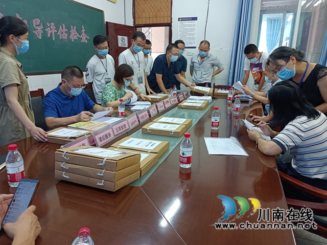 泸县教育和体育局到百和镇检查开学工作