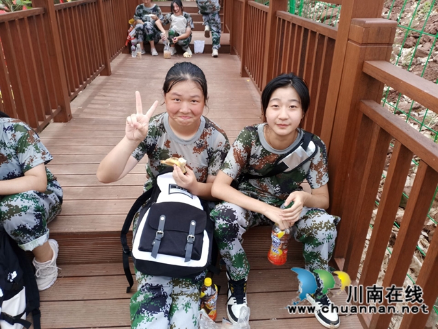 合江中学开展高一新生远足拉练活动(图7)