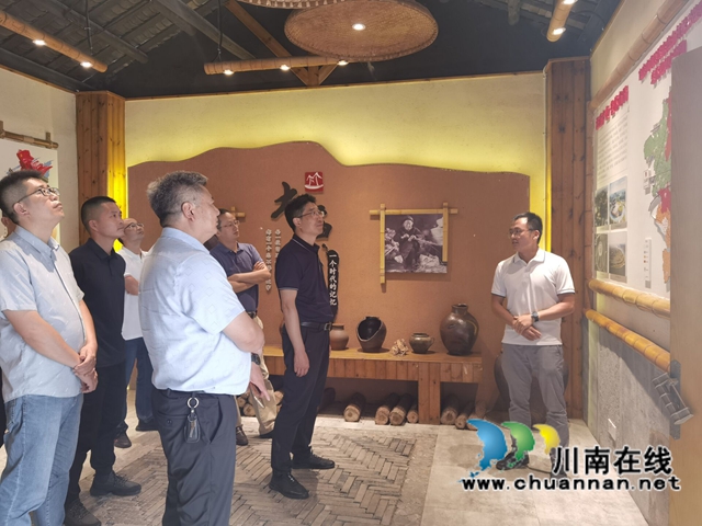 省复核工作组来宜宾南溪区开展“全国民主法治示范村（社区）”复核工作(图2)