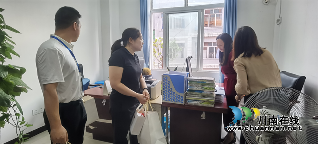 龙马潭区教师发展中心开展教师节慰问活动(图3)