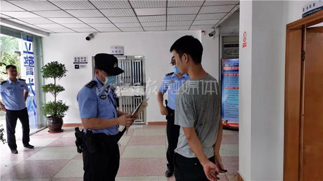 你“狂”噻！这辆摩托多次闯进内江高速公路挑衅警方，结局令人舒适——