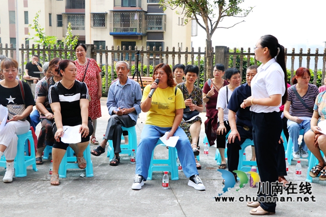 龙马潭区鱼塘街道枣林园社区开展老旧小区改造征求意见院坝会(图2)