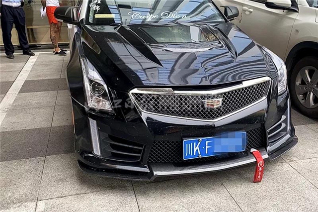 群众反映凯迪拉克深夜漂移炸街，内江交警迅速行动！