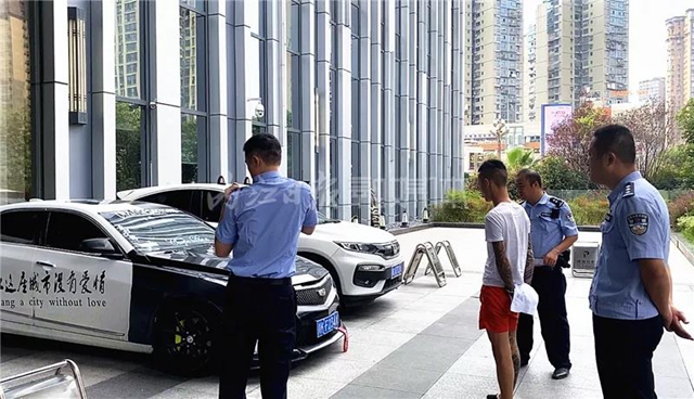 群众反映凯迪拉克深夜漂移炸街，内江交警迅速行动！(图2)