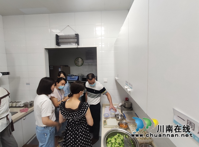 江阳区华阳街道：开展专项检查，当好“护学卫士”
