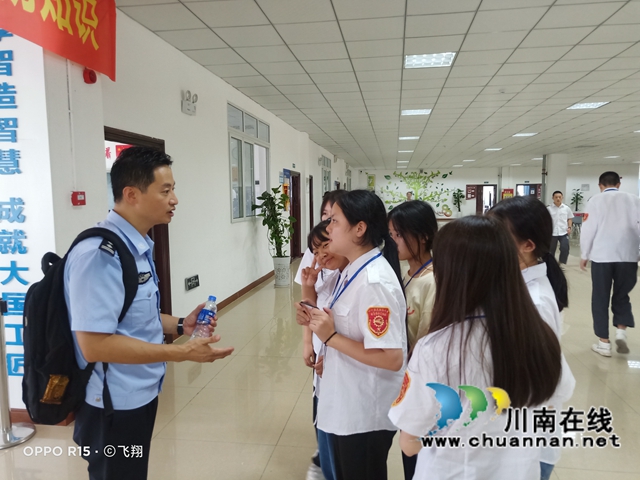泸州：警盾进校园，给700名学生讲网络安全(图7)