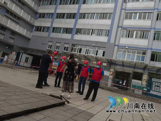 泸县住房和城乡建设局组织人员赴各镇（街道）排查危房(图2)