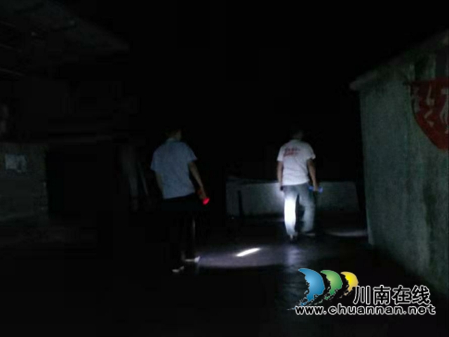 泸县百和镇:夜幕中的光亮,他们担当在紧要关头(图2) 泸县百和镇:夜幕中的光亮,他们担当在紧要关头(图2)
