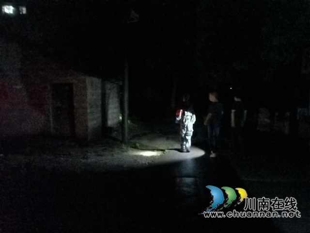 泸县百和镇:夜幕中的光亮,他们担当在紧要关头(图3) 泸县百和镇:夜幕中的光亮,他们担当在紧要关头(图3)