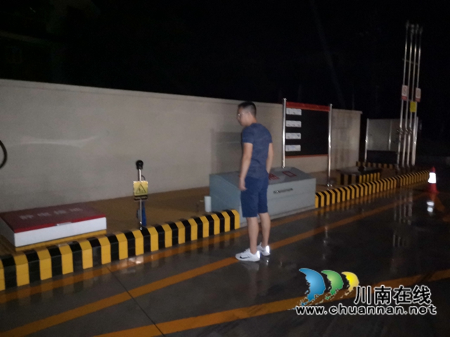 泸县百和镇：夜幕中的光亮，他们担当在紧要关头