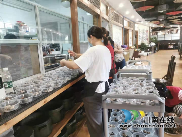 13万元！300份鸡汤！泸县云龙商会为抗震救灾加油