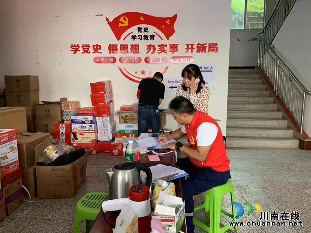 抗震救灾∣泸县雄发建司：宰杀300多斤大肥猪送到救灾点(图5)