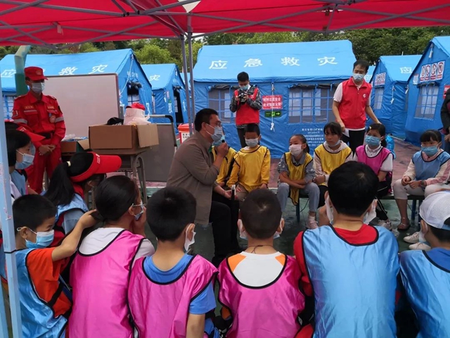 【震后心理干预】西南医大附院专家走进灾区,为心灵戴上口罩(图3) 【震后心理干预】西南医大附院专家走进灾区,为心灵戴上口罩(图3)