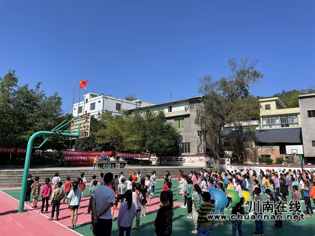 古蔺县马嘶苗族乡：法治宣传进校园，护航雏鹰助成长