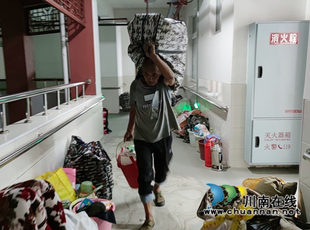 互帮互助显真情！泸县青龙敬老院34位老人震后住上安全新居(图5)