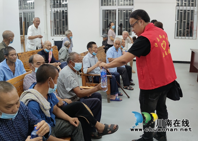 互帮互助显真情！泸县青龙敬老院34位老人震后住上安全新居(图12)