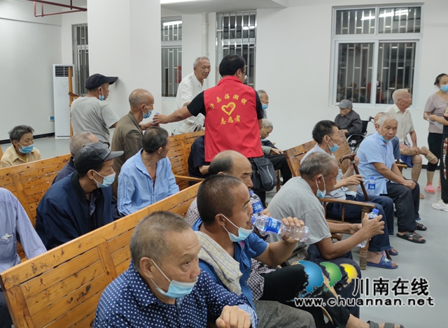 互帮互助显真情！泸县青龙敬老院34位老人震后住上安全新居(图13)