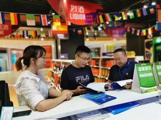 泸州：市场监管齐上阵，“质量月”活动显成效！(图2)