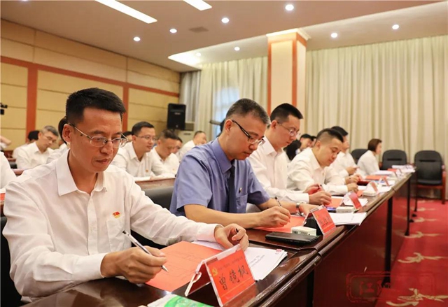 江阳新一届区委领导班子选举产生，杨长缨当选书记(图2)