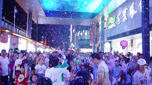 泸州国庆要“下雪”——泸州首个“裸眼3D网红天幕”将于10月1日-7日“飘雪”(图2)