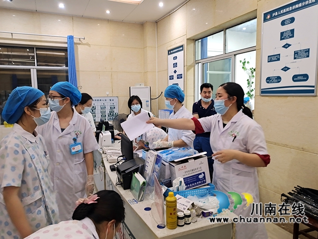 抗震救灾，泸州民建在行动！