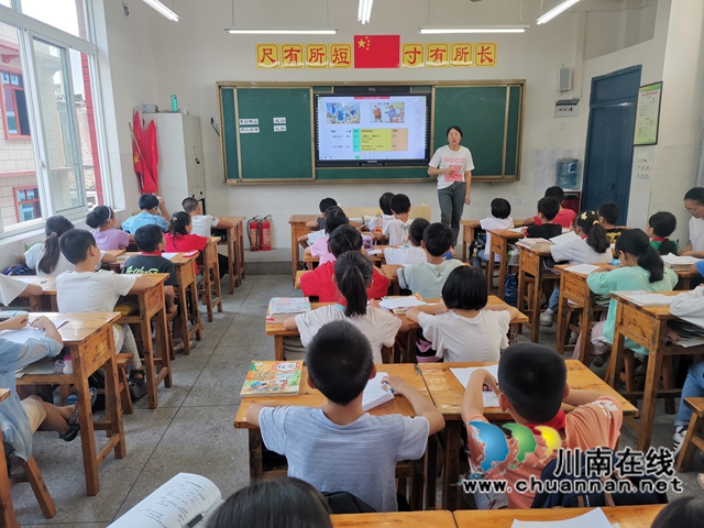 泸县百和镇土主学校开展新学期第一次校本研修活动(图2) 泸县百和镇土主学校开展新学期第一次校本研修活动(图2)