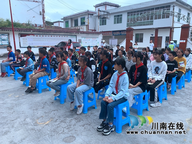 古蔺县大寨苗族乡开展节前普法宣讲走进童伴之家活动(图4)