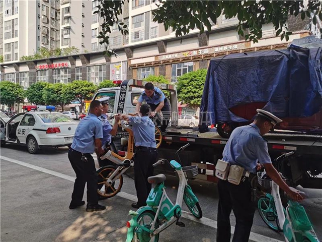 内江交警发出警告：车辆乱停，拖走“巡游”！(图6)