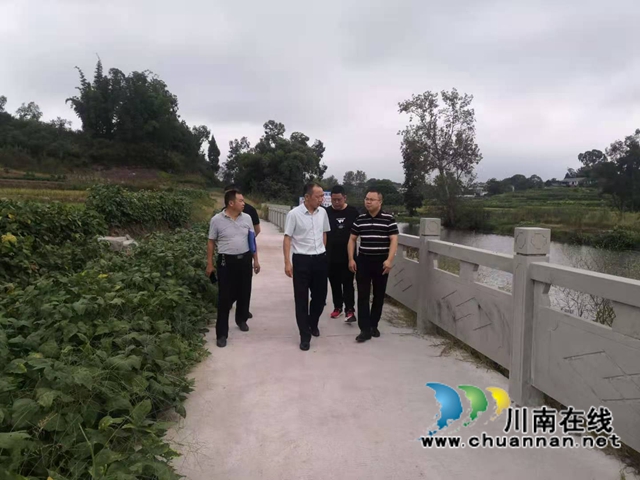 曾一洴到泸县百和镇督导大鹿溪河长制工作