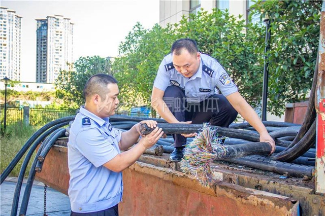 神兵天降！城区街头，内江警方抓获一伙“电缆大盗”